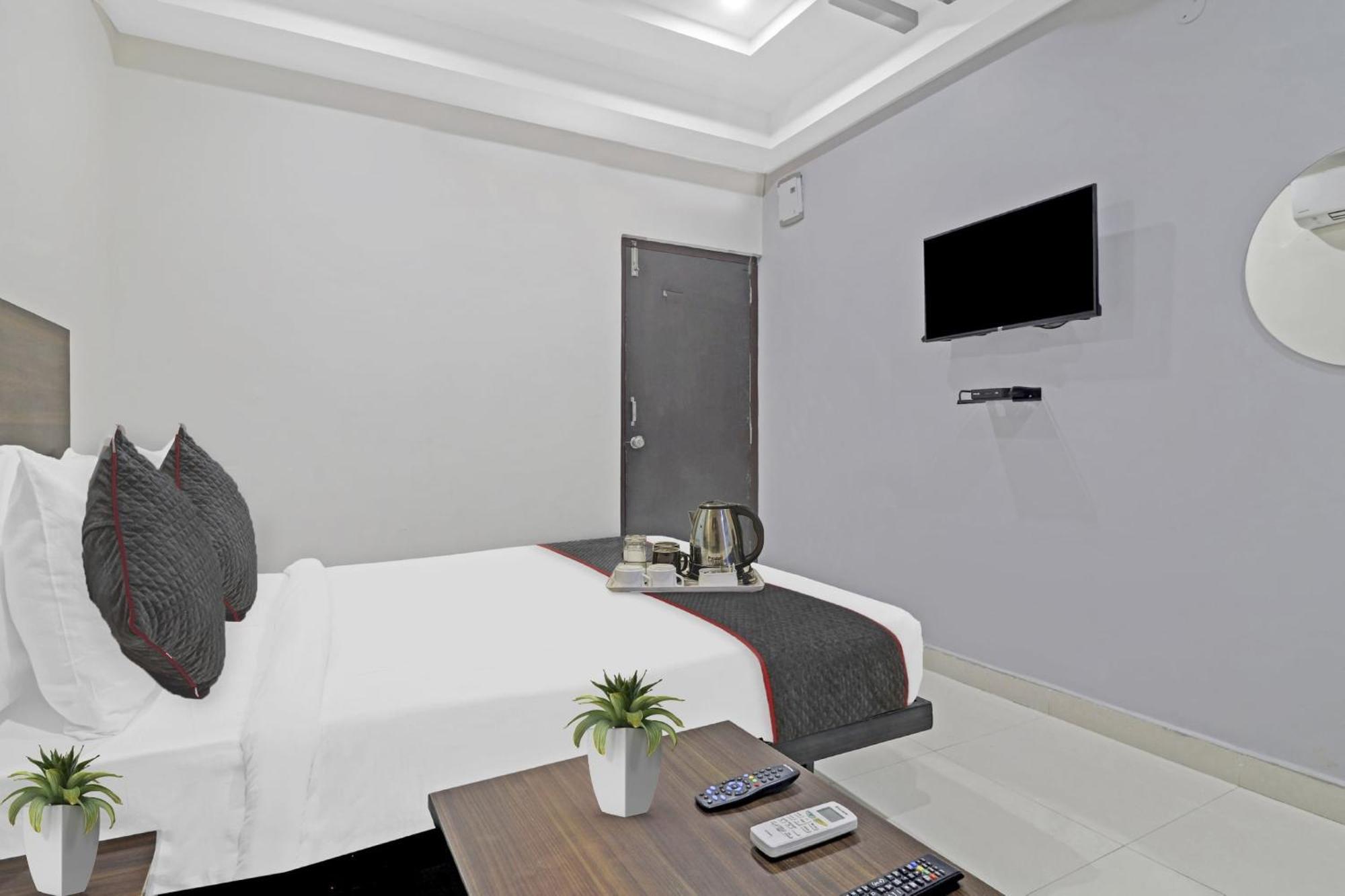 Collection O White House Near Kims Kondapur Hotel Kondapur  ภายนอก รูปภาพ